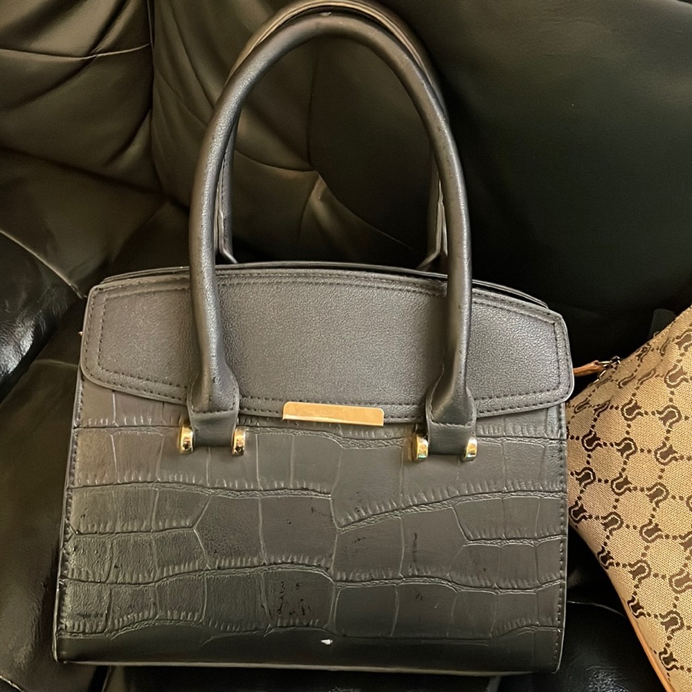 Black purse gold accent like new